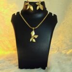 No stone. 18 ct gold plated. anti-tarnish Jwellery.Korean necklace.